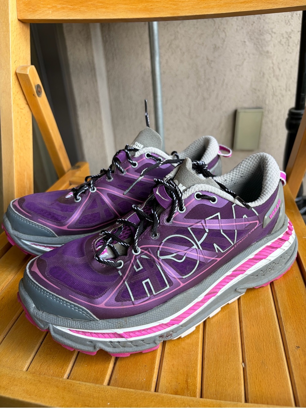 HOKA ONE ONE WOMEN'S HOKA STINSON ATR SHOES - PLUM / GREY / FUSHIA - 7